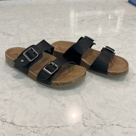 Sandals - Picture 3 of 3